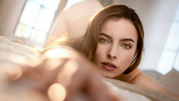  Loren Sun's Shaved and Beautiful Masturbation Session 