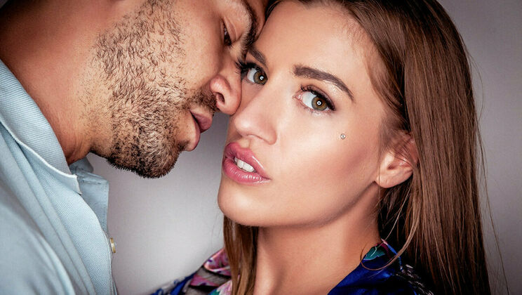 [SexArt] - Tattooed Temptress Outdoor Fun - Juan Lucho - Silvia Dellai