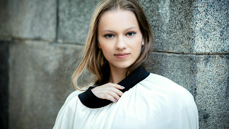 [SexArt] - Mia Split: Naughty Ballerina Exposed Outdoor