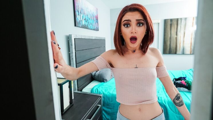 Sexy Roommate Lola Fae