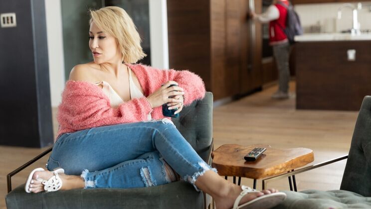 [FamilySinners] - Stepmom Ryan Keely's Naughty Encounter with Her Young Stepson - Ryan Keely - Joshua Lewis