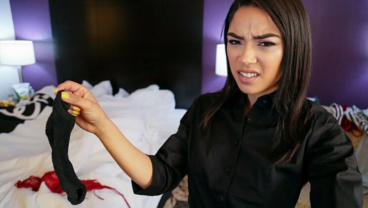 [IKnowThatGirl] -  Bathroom Break: Maya Finds Sleeping jmac and Friend