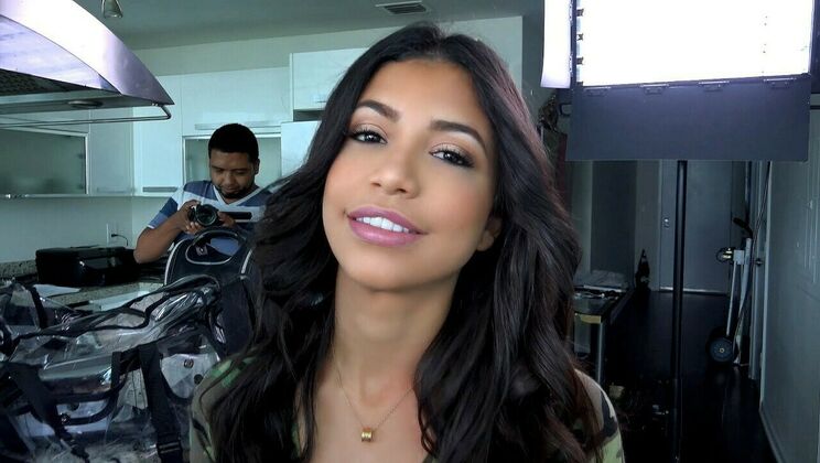 Veronica Rodriguez Gives a Sloppy Blowjob