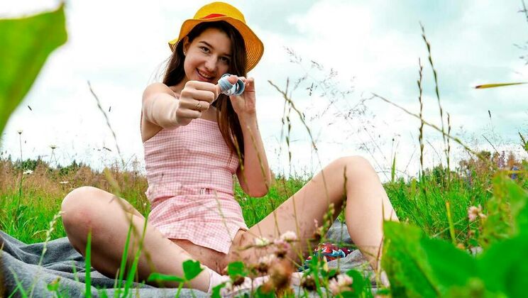 [ClubSweethearts] - Flower Power Orgasm with Jolie Butt - Jolie Butt