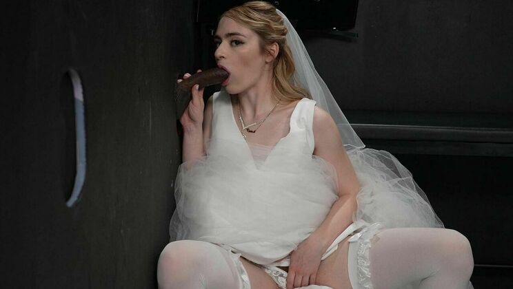 [GloryHole] - Reese Robbins Naughty Blowjob