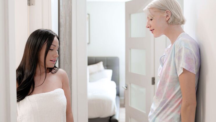 [Girlsway] - Teen Lesbians In The Morning