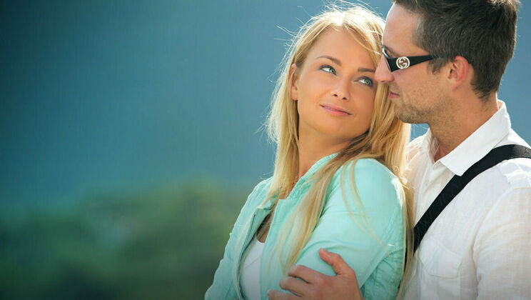 [SexArt] - Blonde Hungarian Hottie Hardcore Holiday - Lutro - Ivana Sugar