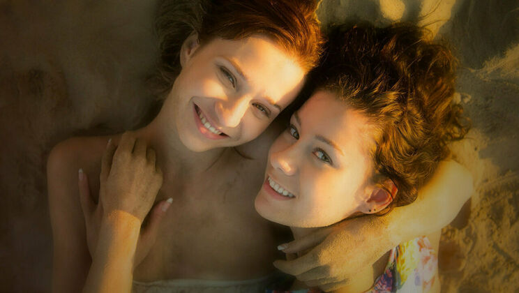 [SexArt] - Beautiful Lesbian Outdoor Sex - Aiko Bell - Chelsea Sun