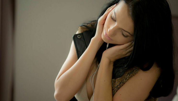 [SexArt] - Sapphira A Gets Flexible - Sapphira A