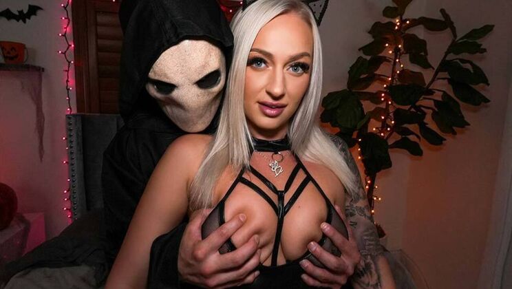 Elana Bunnz and Johnny Love Get Naughty