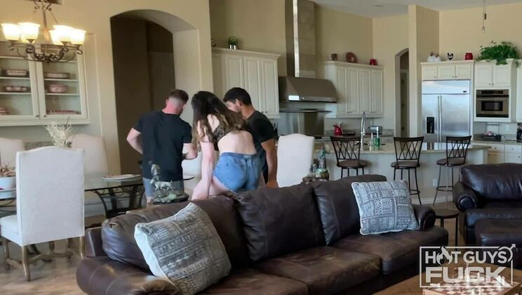 [HotGuysFuck] - BEHIND THE SCENES: Latina Brunette Emma Barnes & Hunky Jack Phoenix