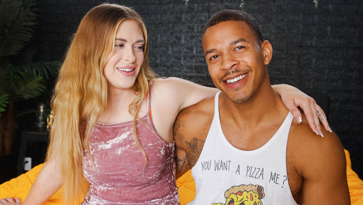 [HotGuysFuck] - Blonde Bombshell Lindsay Lee Exposes Herself To Buster Lakes!