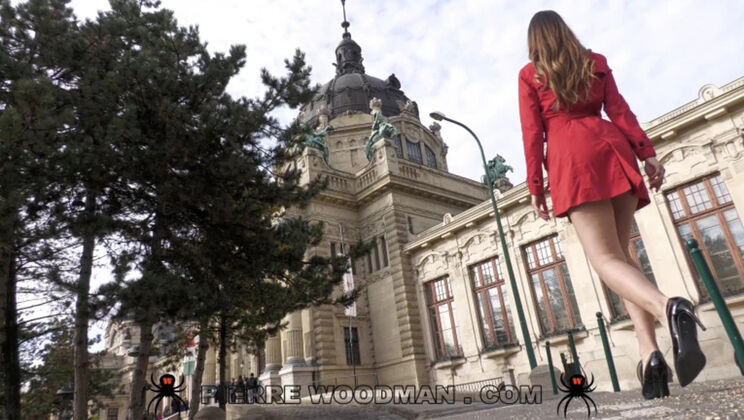 Tall and Sexy Esa Dicen