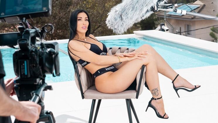 Tattooed Brunette Clea Gaultier Interview