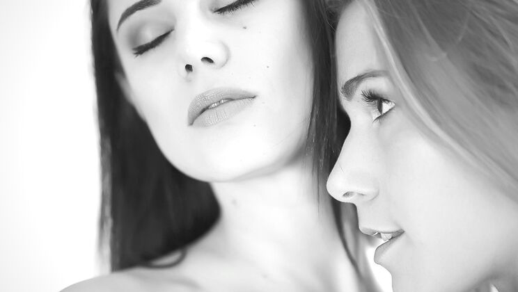 Chaplin's Wild Side: Lesbian Threesome with Ball Sucking