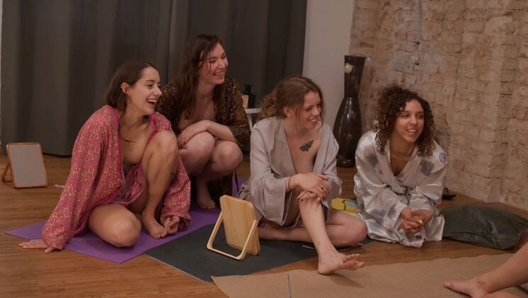 [Ersties] - Yoni Worship with Lilith & July - Lilith (Ersties) - July (Ersties) - Medea (Ersties) - Innana (Ersties) - Stella P (Ersties)