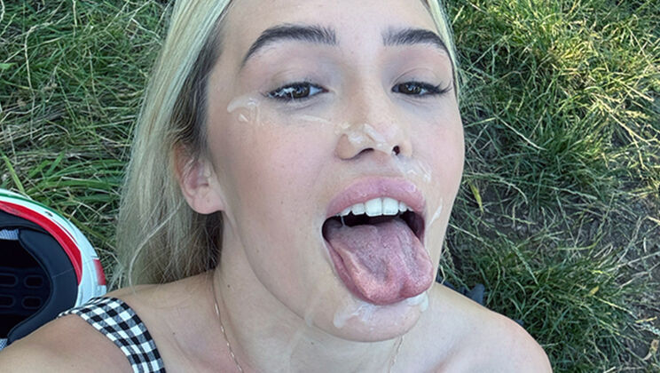 Rika Fane Amateur Outdoor Oral and Facial With Stanley