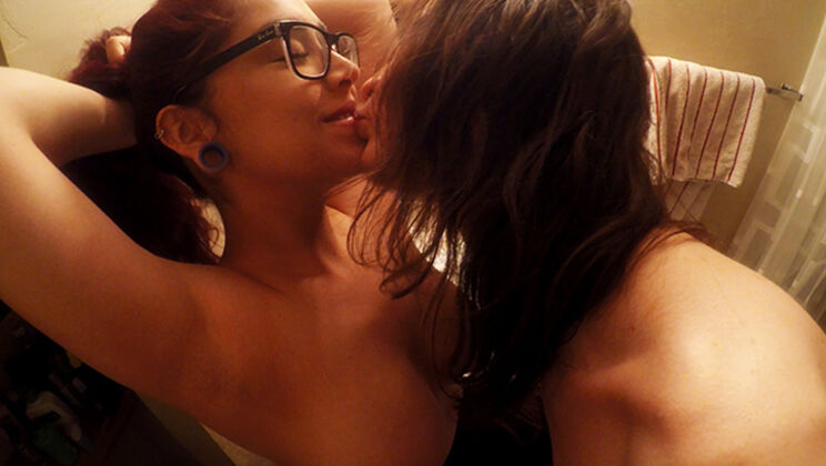 Daisy Does a Quickie Handjob Instead of Chores