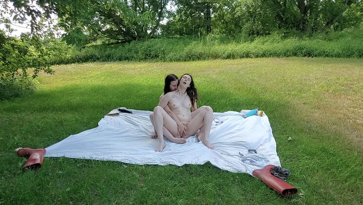 Country Move Turns Into Lesbian Fun For Daisy And Peach