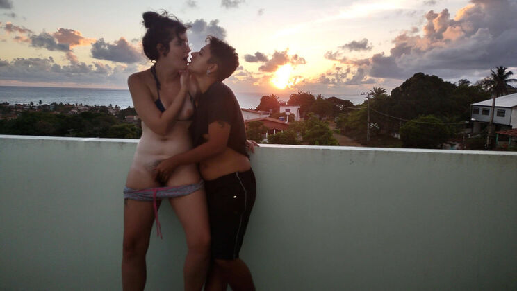 Sunrise Reflection: Ari & Sofi Trimmed Pubic Hair Fingering