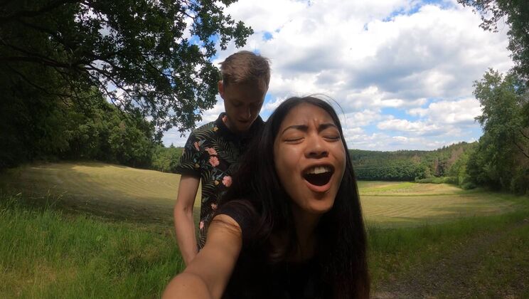 Kim & Leo – Playing The Field