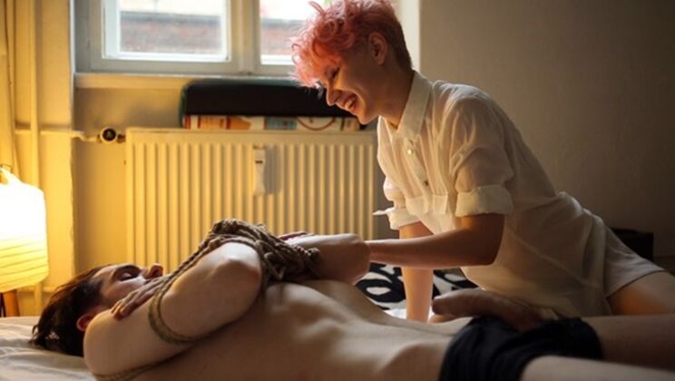 Vicky & Eric: Spanking & Face Sitting