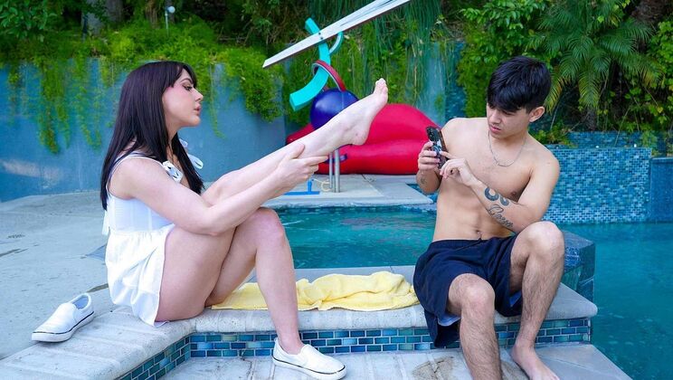 Whitney Wright: It's Only Feet Pics!?!? Then Deepthroat & Facial
