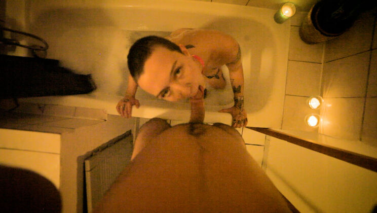 Dino & Lulu Get Nasty In The Tub
