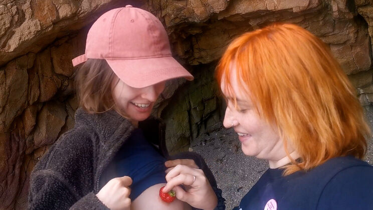 Tattooed Lesbians Effy & Grainne Nipple Play on the Beach